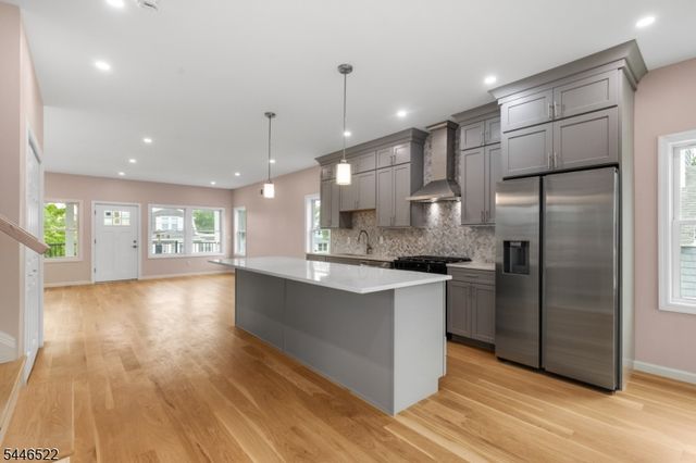 95 Seabreeze Ave, Middletown Twp., NJ 07748