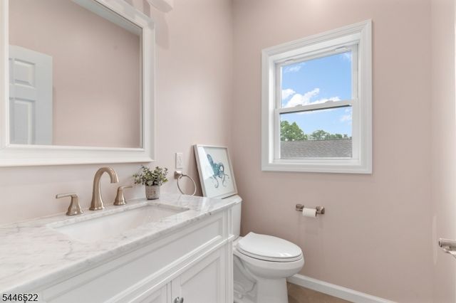 95 Seabreeze Ave, Middletown Twp., NJ 07748
