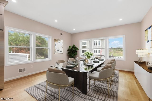 95 Seabreeze Ave, Middletown Twp., NJ 07748