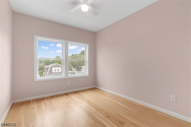 95 Seabreeze Ave, Middletown Twp., NJ 07748