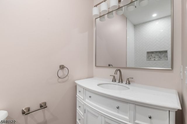 95 Seabreeze Ave, Middletown Twp., NJ 07748