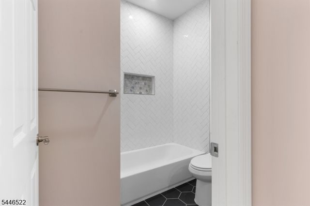 95 Seabreeze Ave, Middletown Twp., NJ 07748
