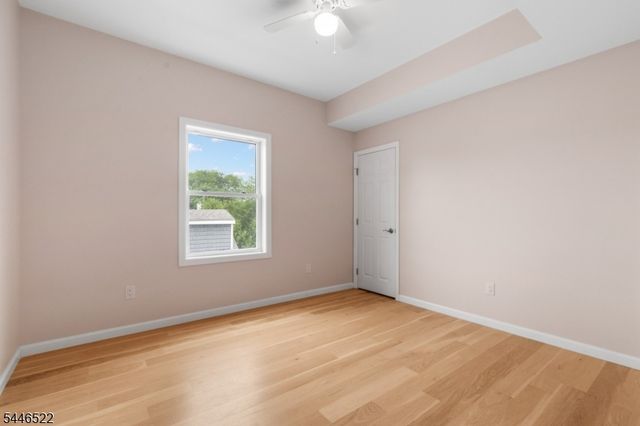 95 Seabreeze Ave, Middletown Twp., NJ 07748