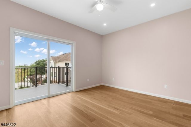 95 Seabreeze Ave, Middletown Twp., NJ 07748