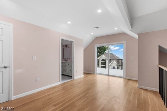 95 Seabreeze Ave, Middletown Twp., NJ 07748