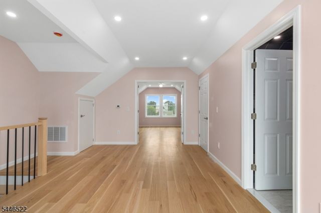 95 Seabreeze Ave, Middletown Twp., NJ 07748