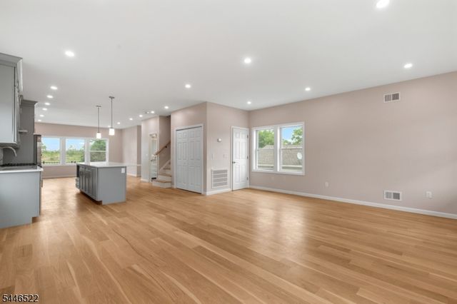 95 Seabreeze Ave, Middletown Twp., NJ 07748