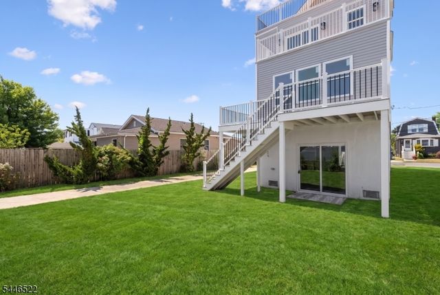 95 Seabreeze Ave, Middletown Twp., NJ 07748