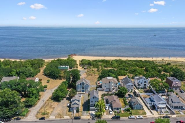 95 Seabreeze Ave, Middletown Twp., NJ 07748