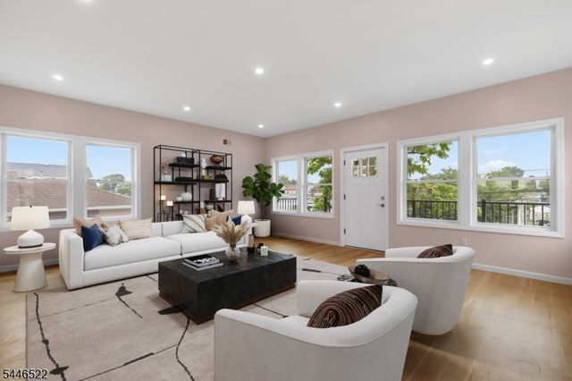95 Seabreeze Ave, Middletown Twp., NJ 07748