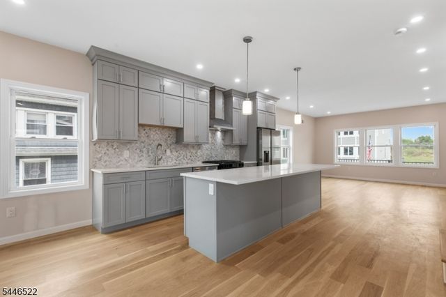 95 Seabreeze Ave, Middletown Twp., NJ 07748