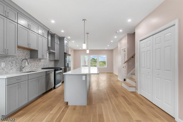 95 Seabreeze Ave, Middletown Twp., NJ 07748