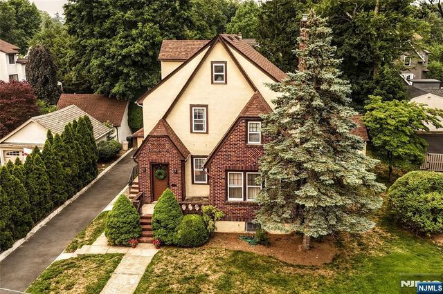 255 Pearsall Avenue, Ridgewood, NJ 07450