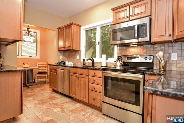 255 Pearsall Avenue, Ridgewood, NJ 07450