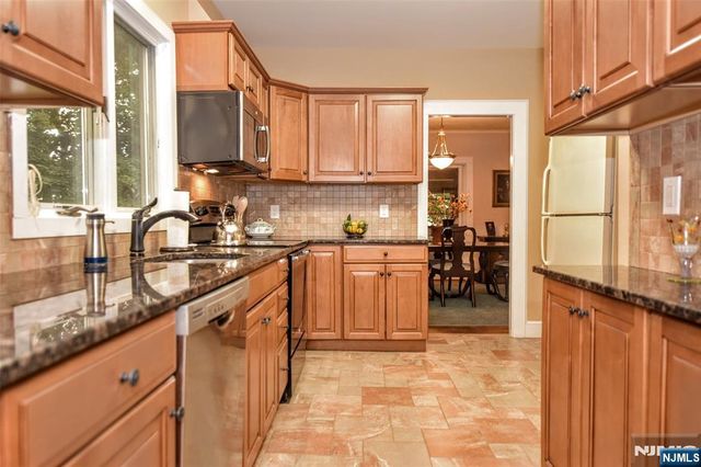 255 Pearsall Avenue, Ridgewood, NJ 07450