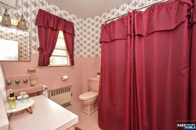 255 Pearsall Avenue, Ridgewood, NJ 07450