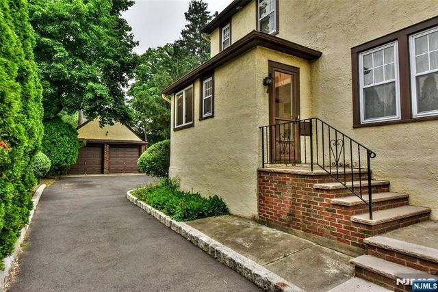 255 Pearsall Avenue, Ridgewood, NJ 07450