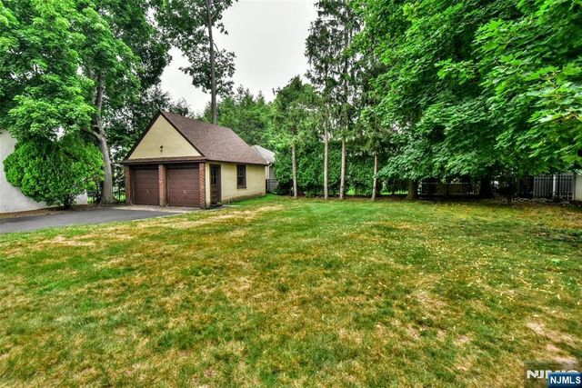 255 Pearsall Avenue, Ridgewood, NJ 07450