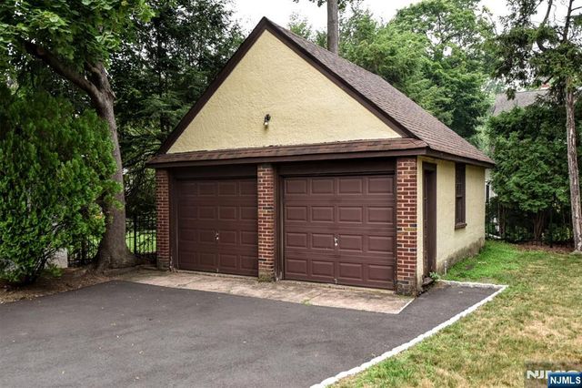 255 Pearsall Avenue, Ridgewood, NJ 07450