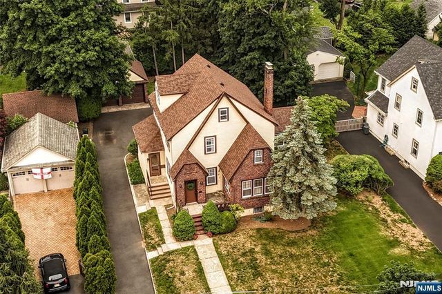 255 Pearsall Avenue, Ridgewood, NJ 07450