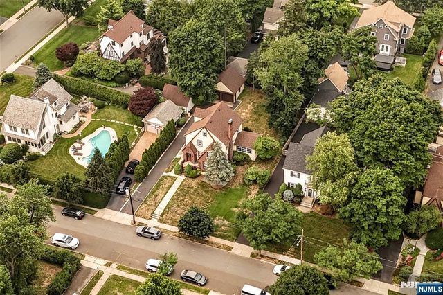 255 Pearsall Avenue, Ridgewood, NJ 07450