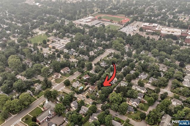 255 Pearsall Avenue, Ridgewood, NJ 07450