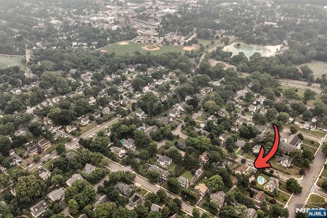 255 Pearsall Avenue, Ridgewood, NJ 07450