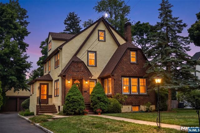 255 Pearsall Avenue, Ridgewood, NJ 07450