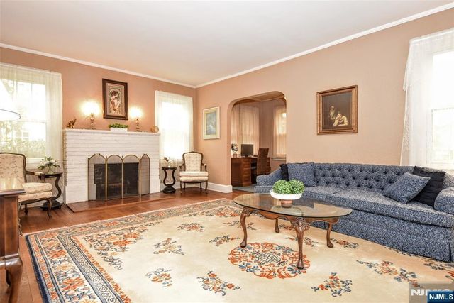 255 Pearsall Avenue, Ridgewood, NJ 07450