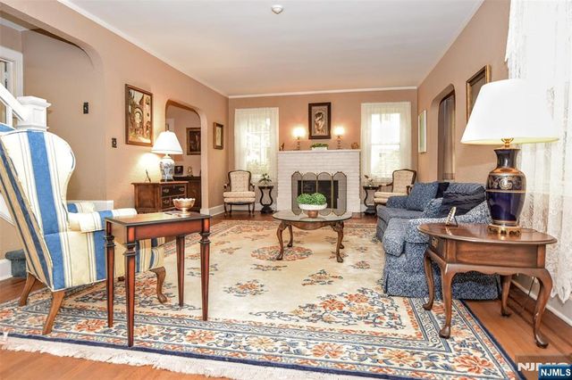 255 Pearsall Avenue, Ridgewood, NJ 07450