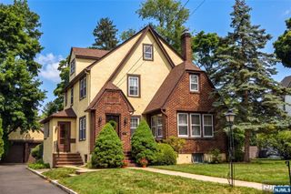 255 Pearsall Avenue, Ridgewood, NJ 07450