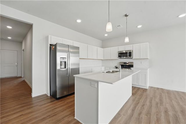 12409 S Acacia Drive, Lee's Summit, MO 64086