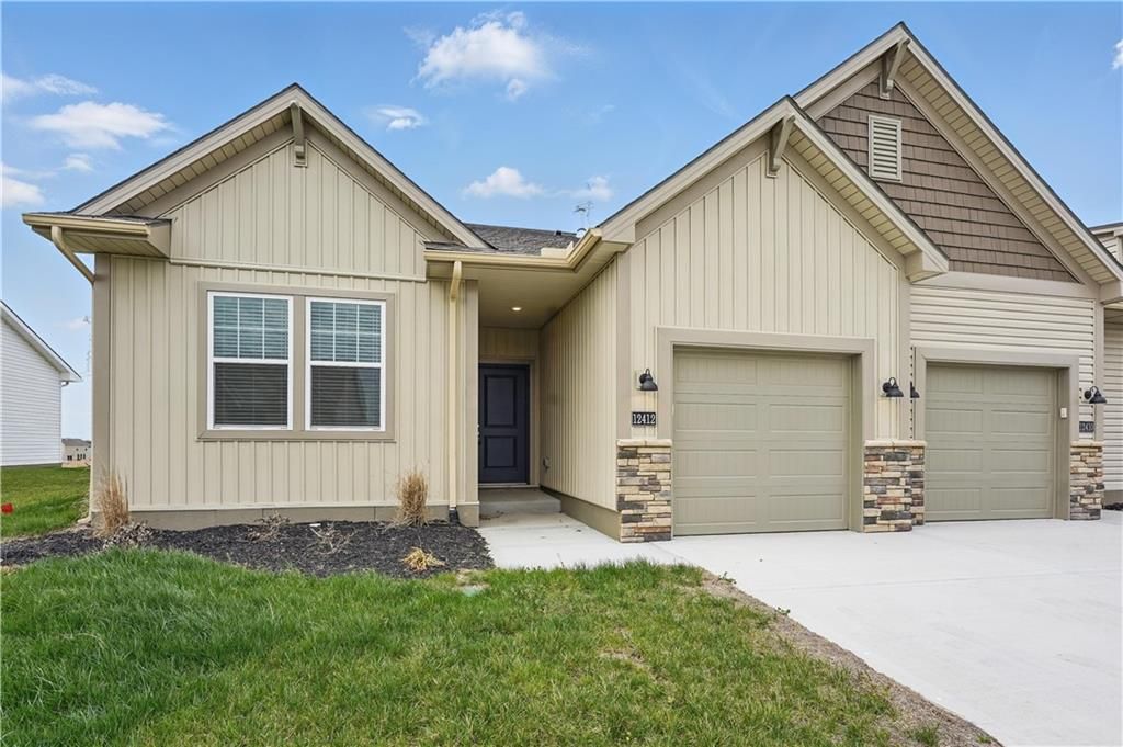 12409 S Acacia Drive, Lee's Summit, MO 64086