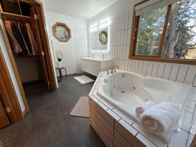 6702 S Westchester Dr, Spokane, WA 99223