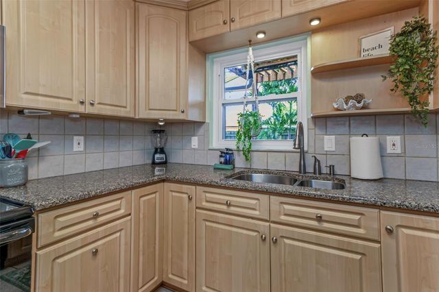 11530 66TH AVENUE N, Seminole, FL 33772