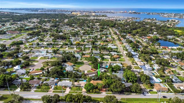 11530 66TH AVENUE N, Seminole, FL 33772