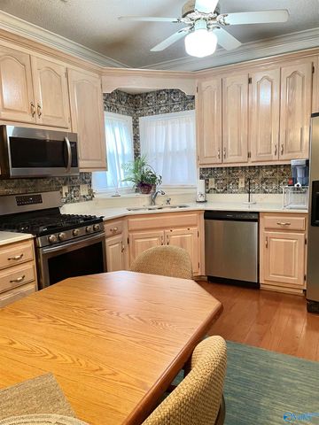 2217 Yorkshire Se SE, Decatur, AL 35601