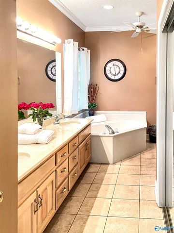 2217 Yorkshire Se SE, Decatur, AL 35601