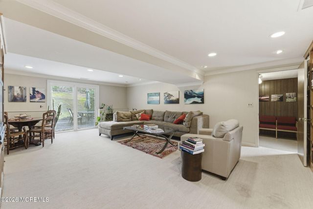 11 Pilgrim Way, Wayne, NJ 07470