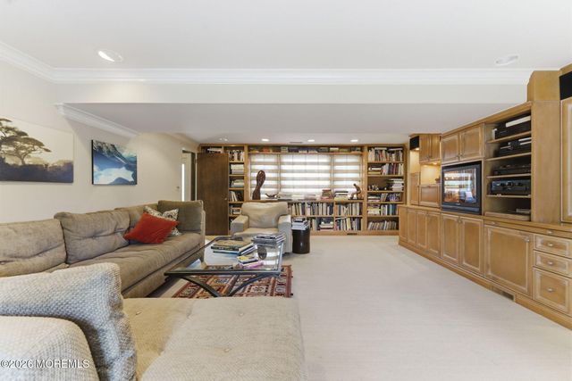 11 Pilgrim Way, Wayne, NJ 07470