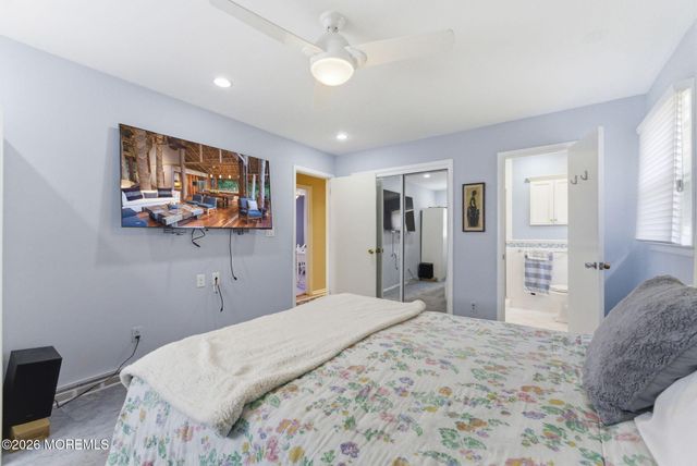 11 Pilgrim Way, Wayne, NJ 07470