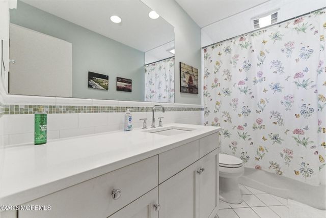 11 Pilgrim Way, Wayne, NJ 07470