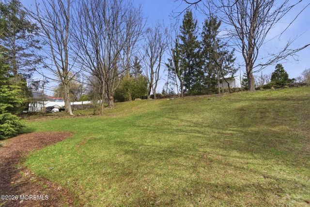 11 Pilgrim Way, Wayne, NJ 07470