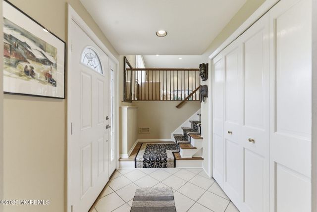 11 Pilgrim Way, Wayne, NJ 07470