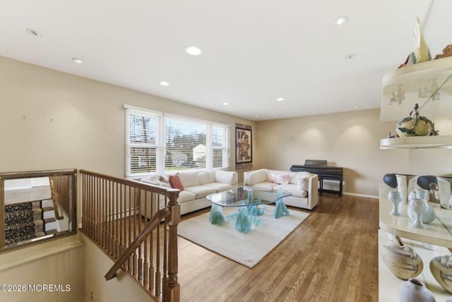 11 Pilgrim Way, Wayne, NJ 07470