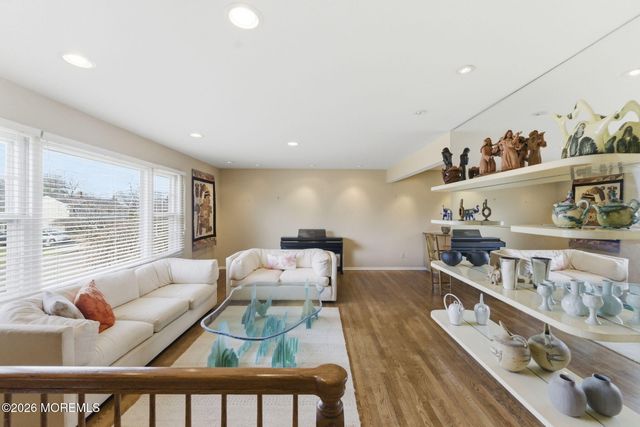 11 Pilgrim Way, Wayne, NJ 07470