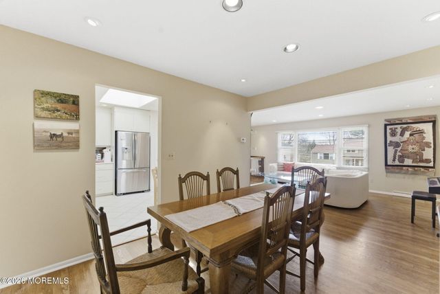 11 Pilgrim Way, Wayne, NJ 07470