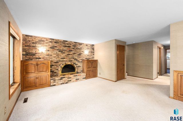 4005 S Thunderbird Trl Trail, Sioux Falls, SD 57103