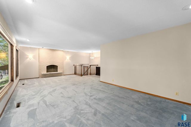 4005 S Thunderbird Trl Trail, Sioux Falls, SD 57103