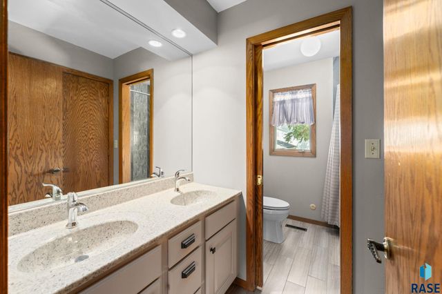 4005 S Thunderbird Trl Trail, Sioux Falls, SD 57103